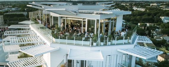 Bar arbre blanc rooftop Montpellier